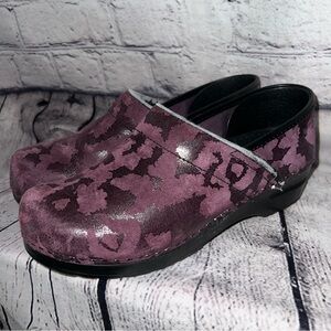 Sanita Women’s Dark Purple Cheetah Print Slip Resistant Nursing Clogs Size 38